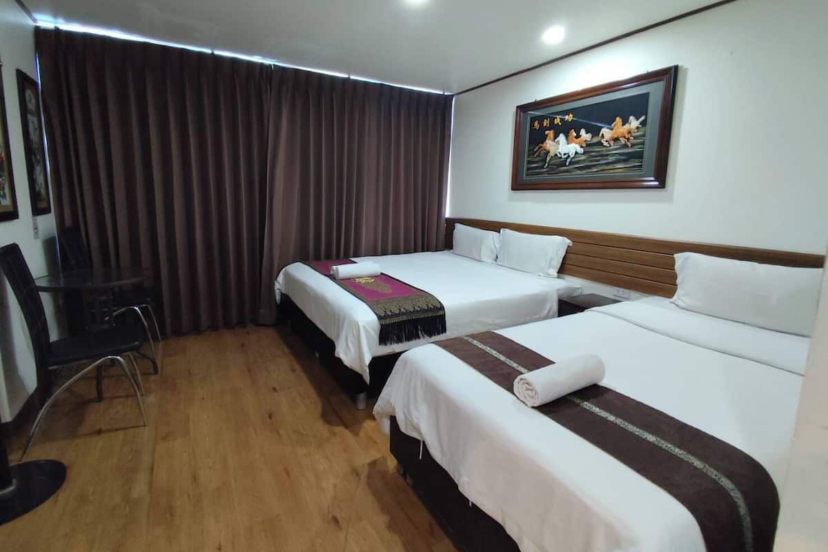 Deluxe Triple Room | 1 bedroom, desk, blackout curtains, soundproofing