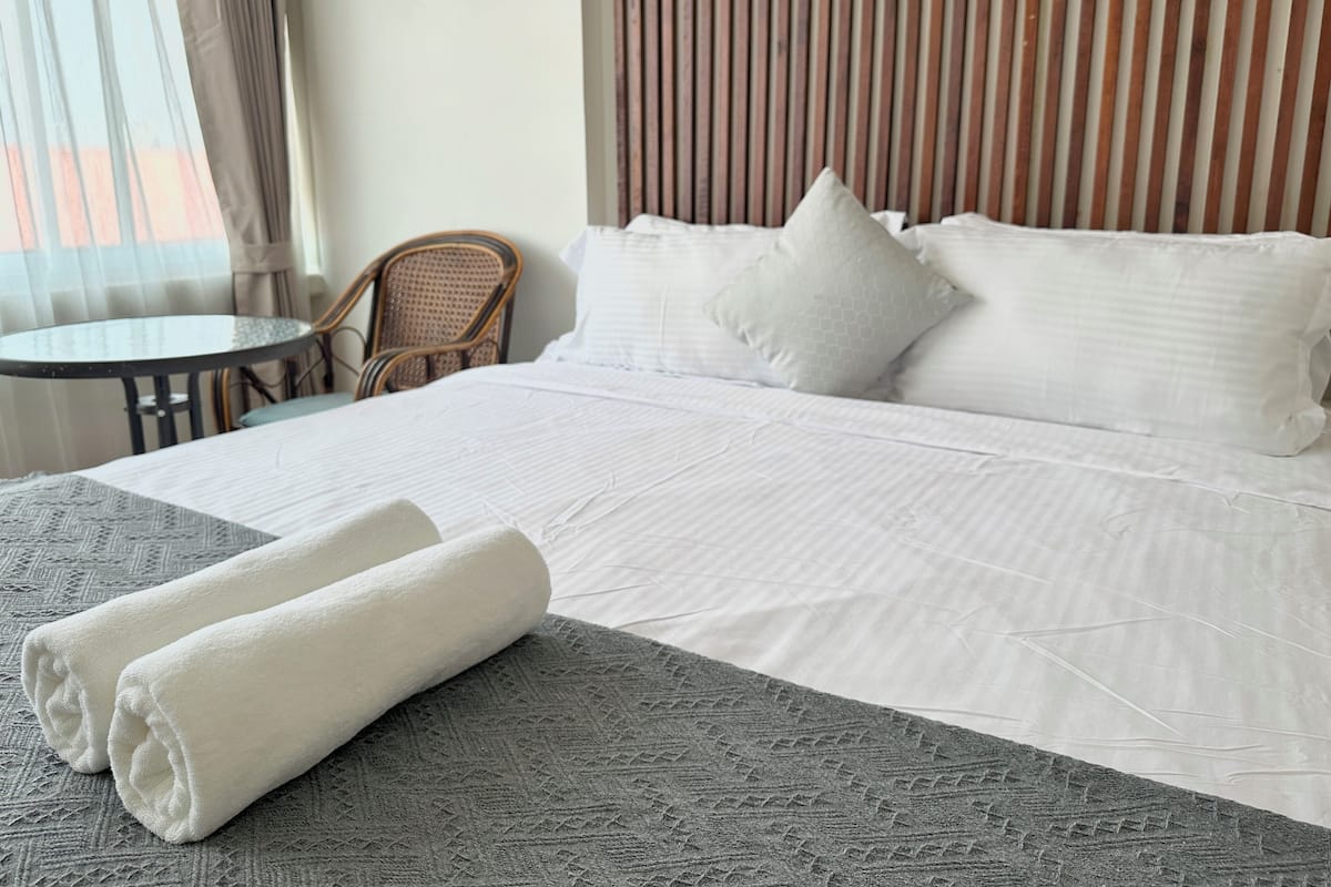 Kamar Deluks, 1 Tempat Tidur Double | Meja kerja, tirai kedap cahaya, kedap suara, dan Wi-Fi gratis
