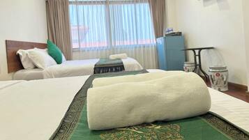 Family Suite | Desk, blackout drapes, soundproofing, free WiFi