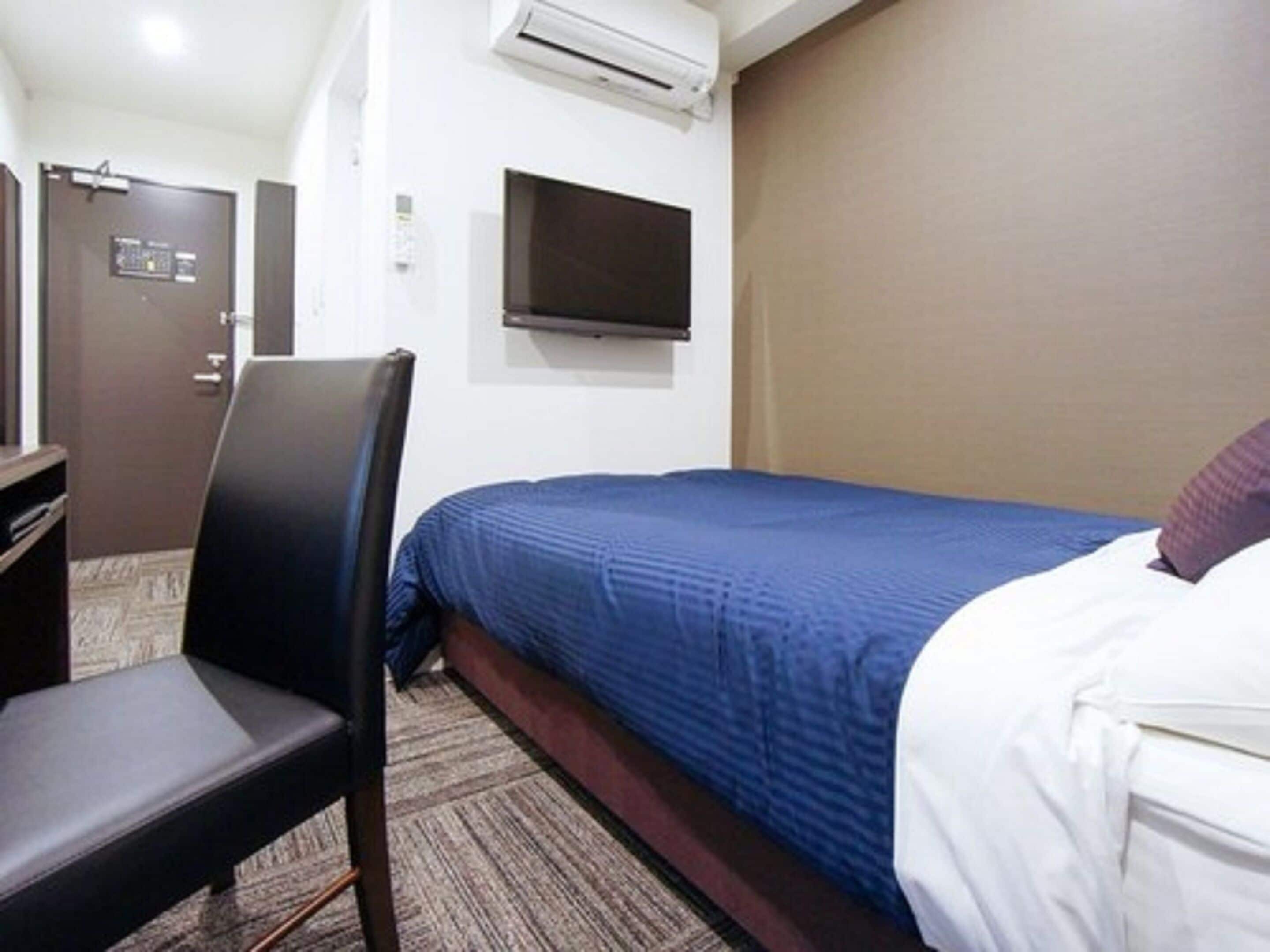 1 bedroom, individually decorated, desk, iron/ironing board