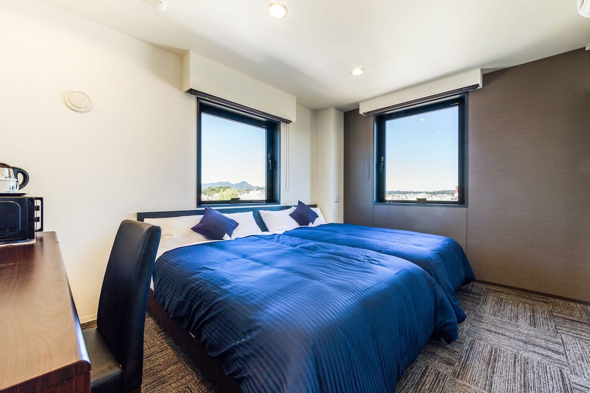 1 bedroom, individually decorated, desk, iron/ironing board