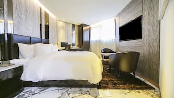 Suite, 1 Double Bed | Egyptian cotton sheets, premium bedding, free minibar, desk