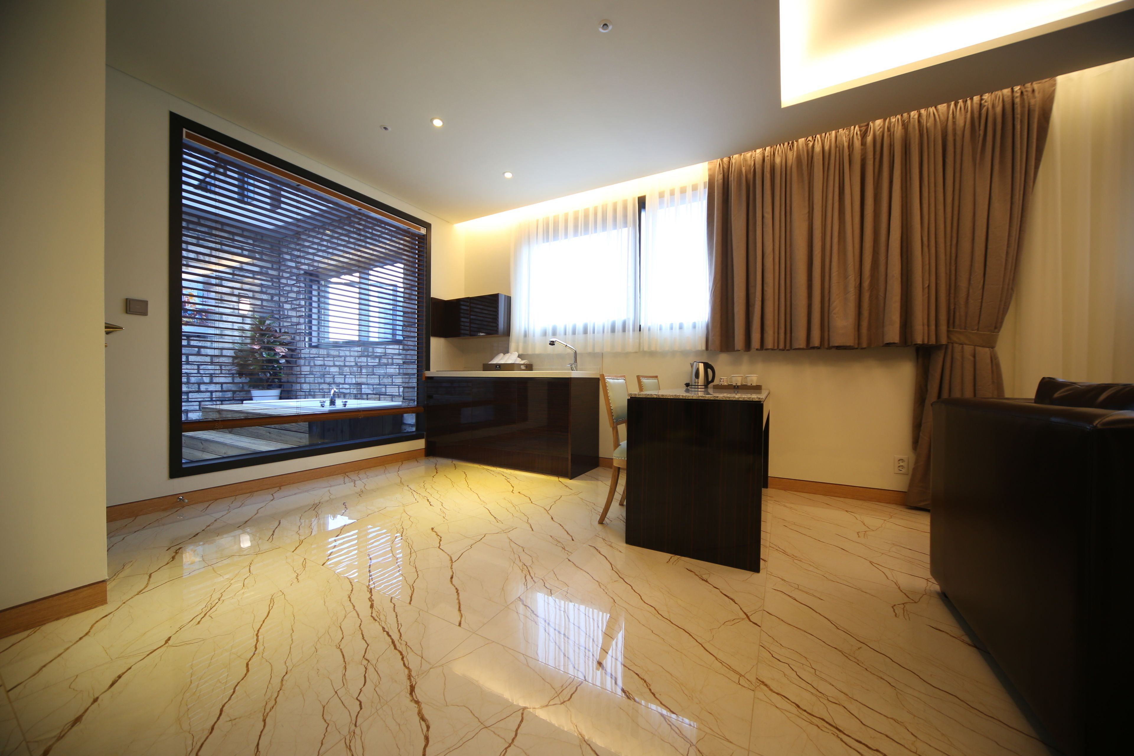 Penthouse | Living room | 50-inch Smart TV with satellite channels, computer