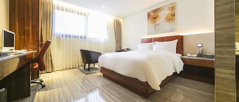 雙人房 | 埃及棉床單、高級寢具、迷你吧贈品、書桌