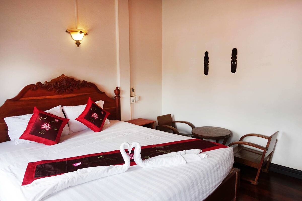 Superior Double Room | Peti besi dalam bilik, meja, Wi-fi percuma, cadar katil 