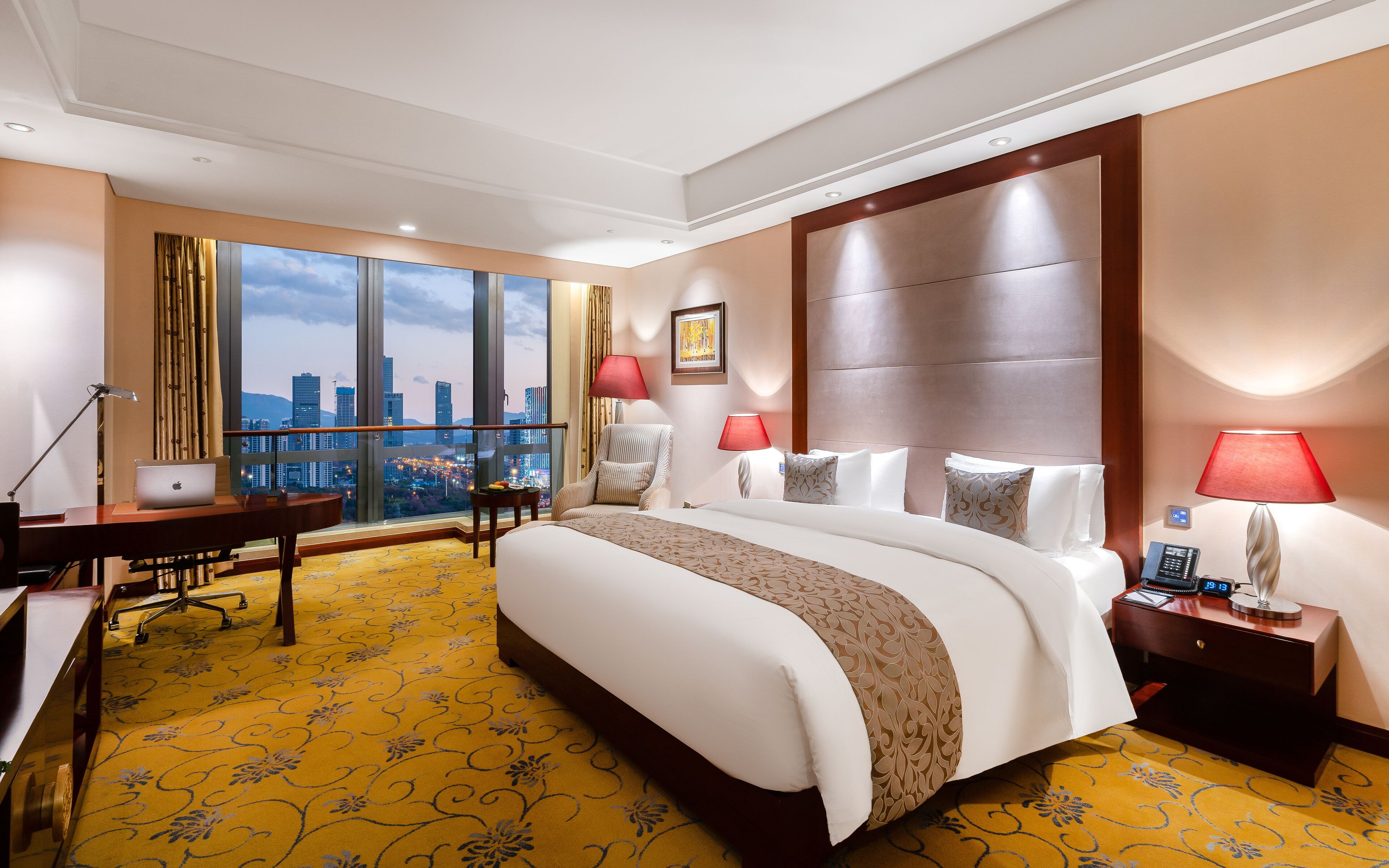 executive double room | down duvets, minibar, in-room safe, desk