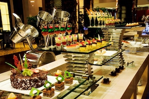 2 restaurants, lunch, dinner served; Chinese cuisine