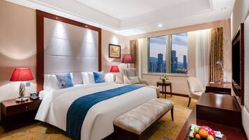 Cubrecamas, minibar, caja de seguridad en la habitación y escritorio