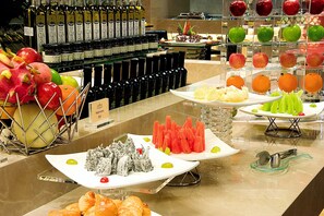 2 restaurants, lunch, dinner served; Chinese cuisine  - Howard Johnson Tropical Garden Plaza Kunming (Kunming)