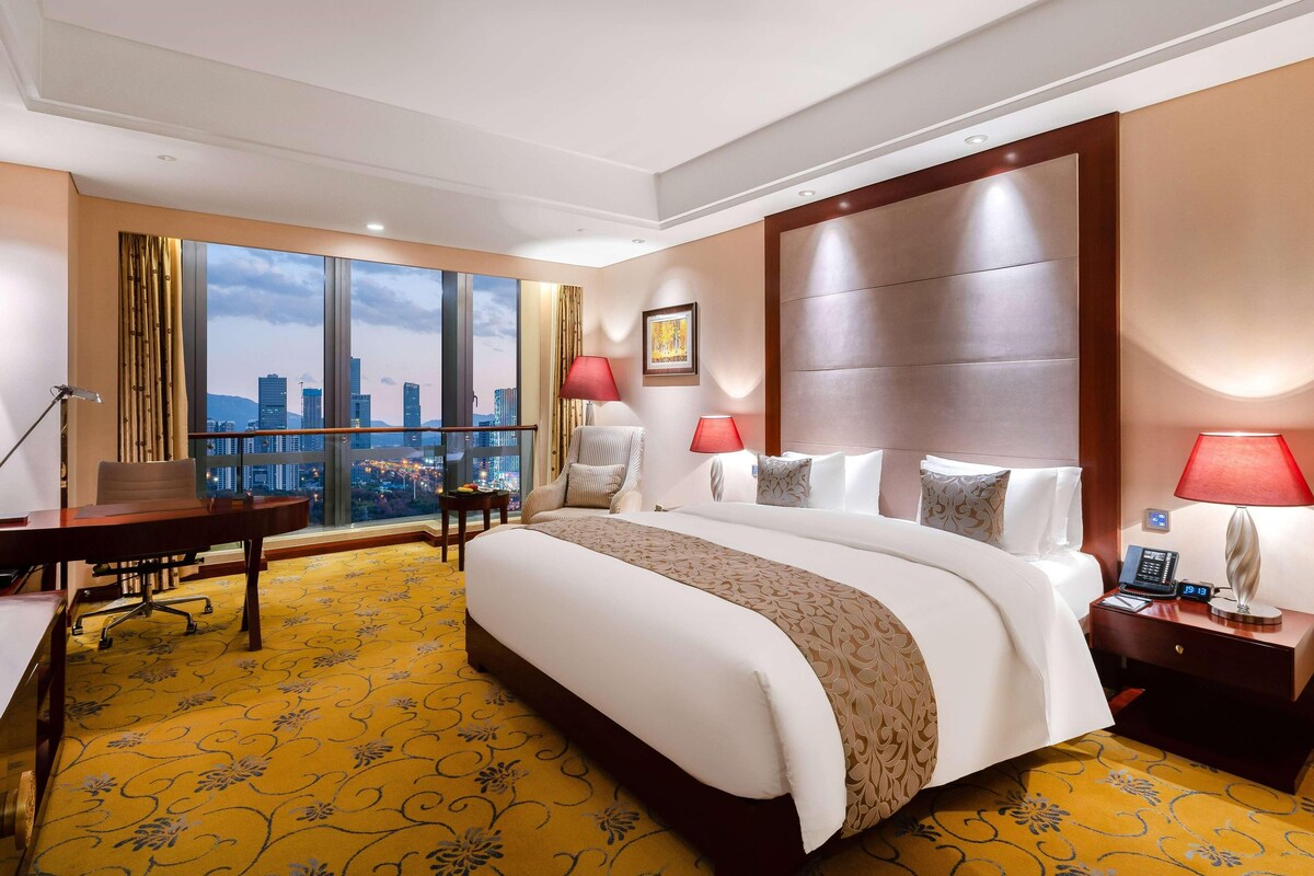 1 King Bed, Executive Room, Non-Smoking
