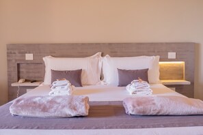 Premium Double Room | Minibar, in-room safe, desk, soundproofing - Masseria Elysium (Mesagne)