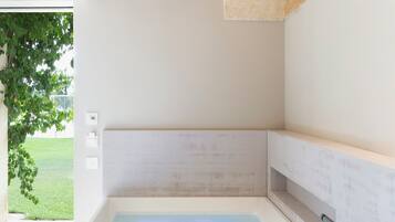 Habitación Premium doble, bañera de hidromasaje | Minibar, caja fuerte, escritorio y sistema de insonorización