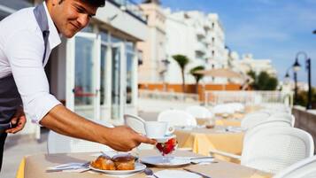 Desayuno buffet incluido todos los días