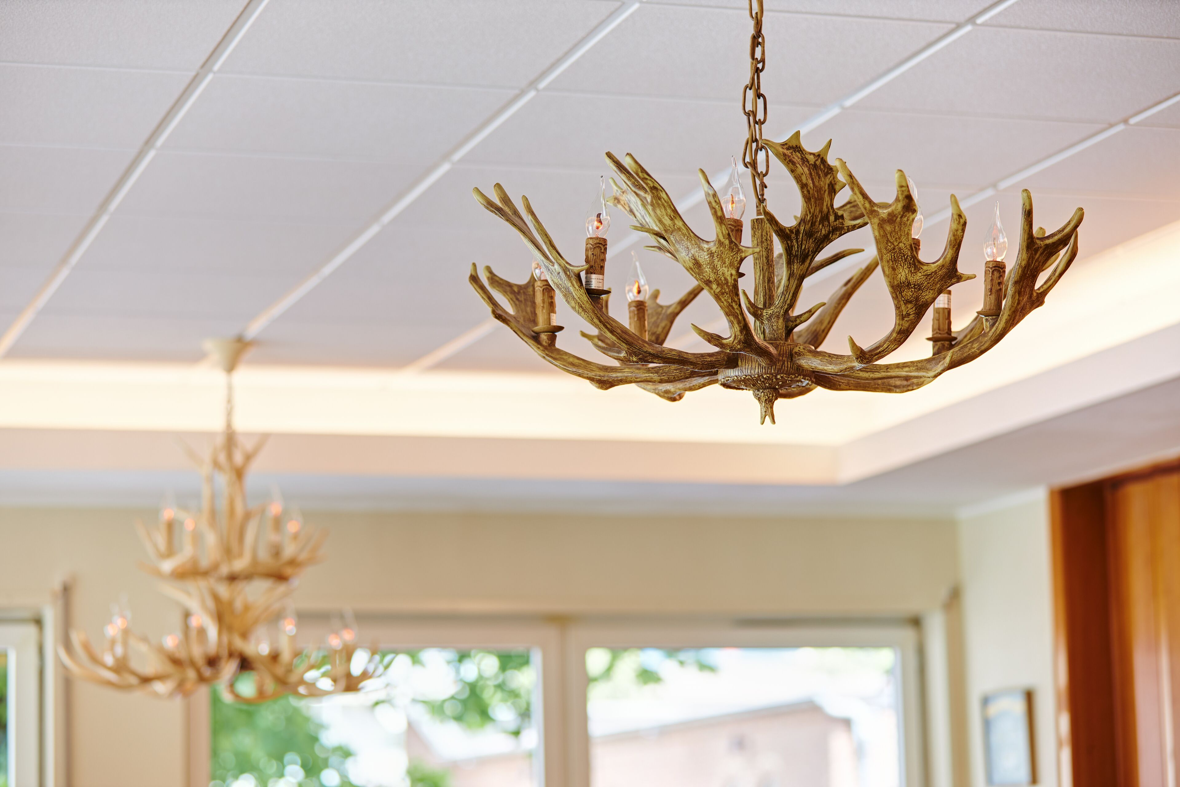 A chandelier with antler-like branches and multiple light fixtures.