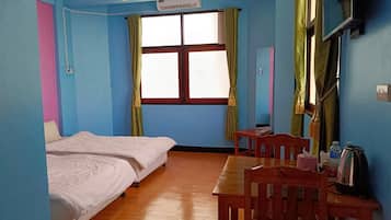 Deluxe Room | Minibar, in-room safe, desk, free WiFi