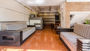Reception - OYO 5665 Rana Residency (Mumbai)