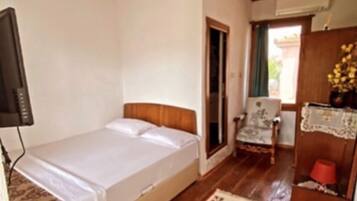 Panorama tweepersoonskamer | Een kluis op de kamer, gratis wifi