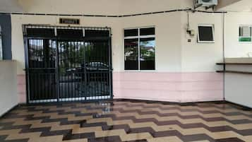 House, 3 Bedrooms | 3 bilik tidur, seterika/papan seterika 