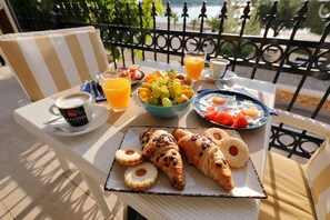 Petit déjeuner buffet servi tous les jours en supplément