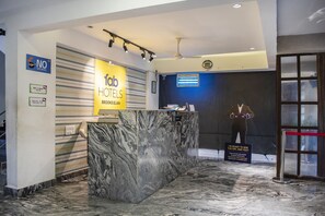 Lobby sitting area - FabHotel Brook Elan Viman Nagar (Pune)