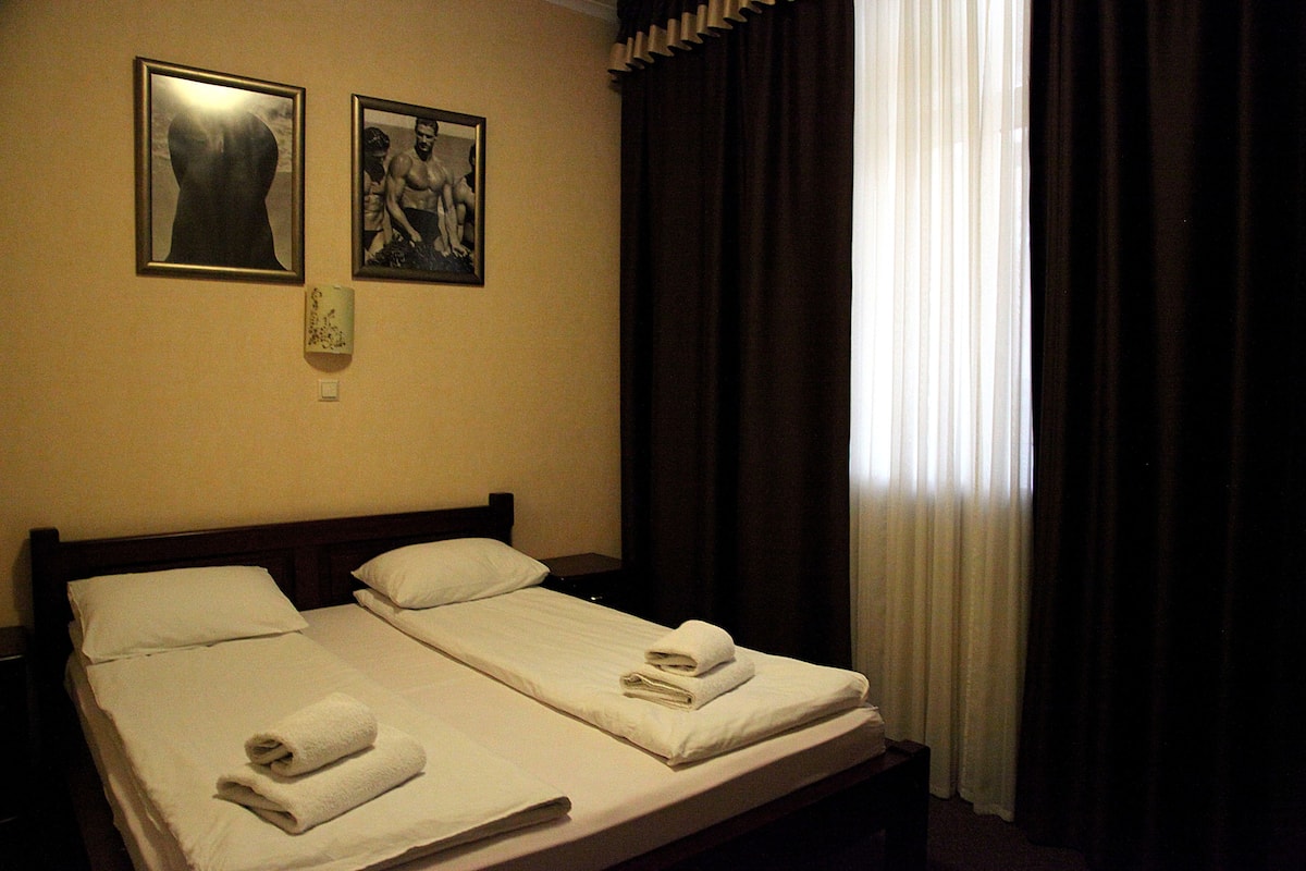 Classic Suite | In-room safe, iron/ironing board (on request), WiFi (free)
