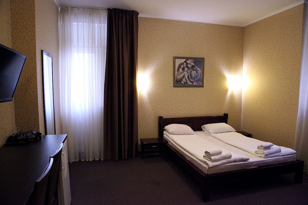 Junior Suite | In-room safe, iron/ironing board (on request), WiFi (free)