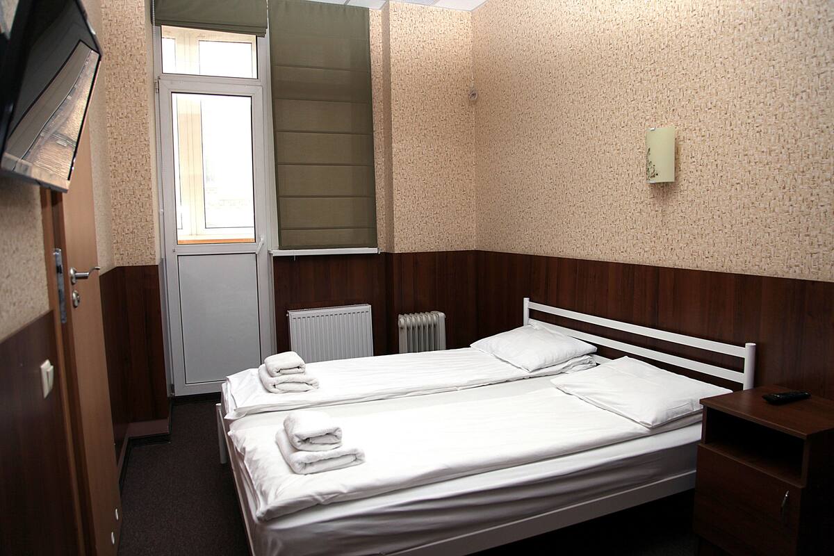 Standard Double Room | In-room safe, iron/ironing board (on request), WiFi (free)