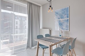 In-room dining - NORDBYHUS Apartamenty Chmielna Park (Gdansk)