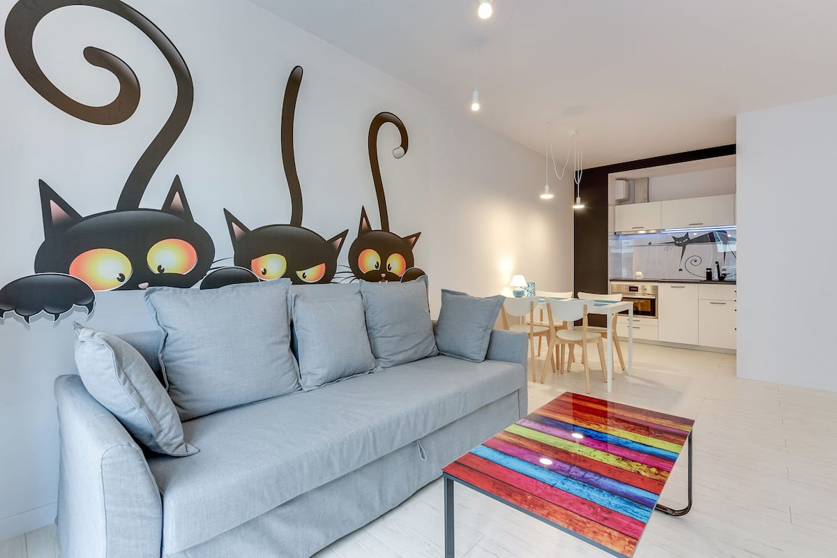 Deluxe appartement, 1 slaapkamer, balkon, uitzicht op rivier (Chmielna 73/31) | Woonkamer | Een 50-inch flatscreentelevisie met kabelzenders en televisie