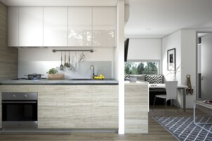 Cabana luxo, 2 quartos | Cozinha privada | Geladeira, micro-ondas em uma área comum, cafeteira/chaleira