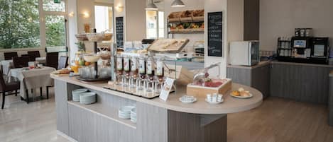 Lunch and dinner served, local and international cuisine