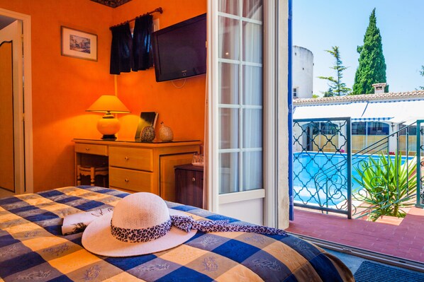 1 bedroom, premium bedding, minibar, in-room safe