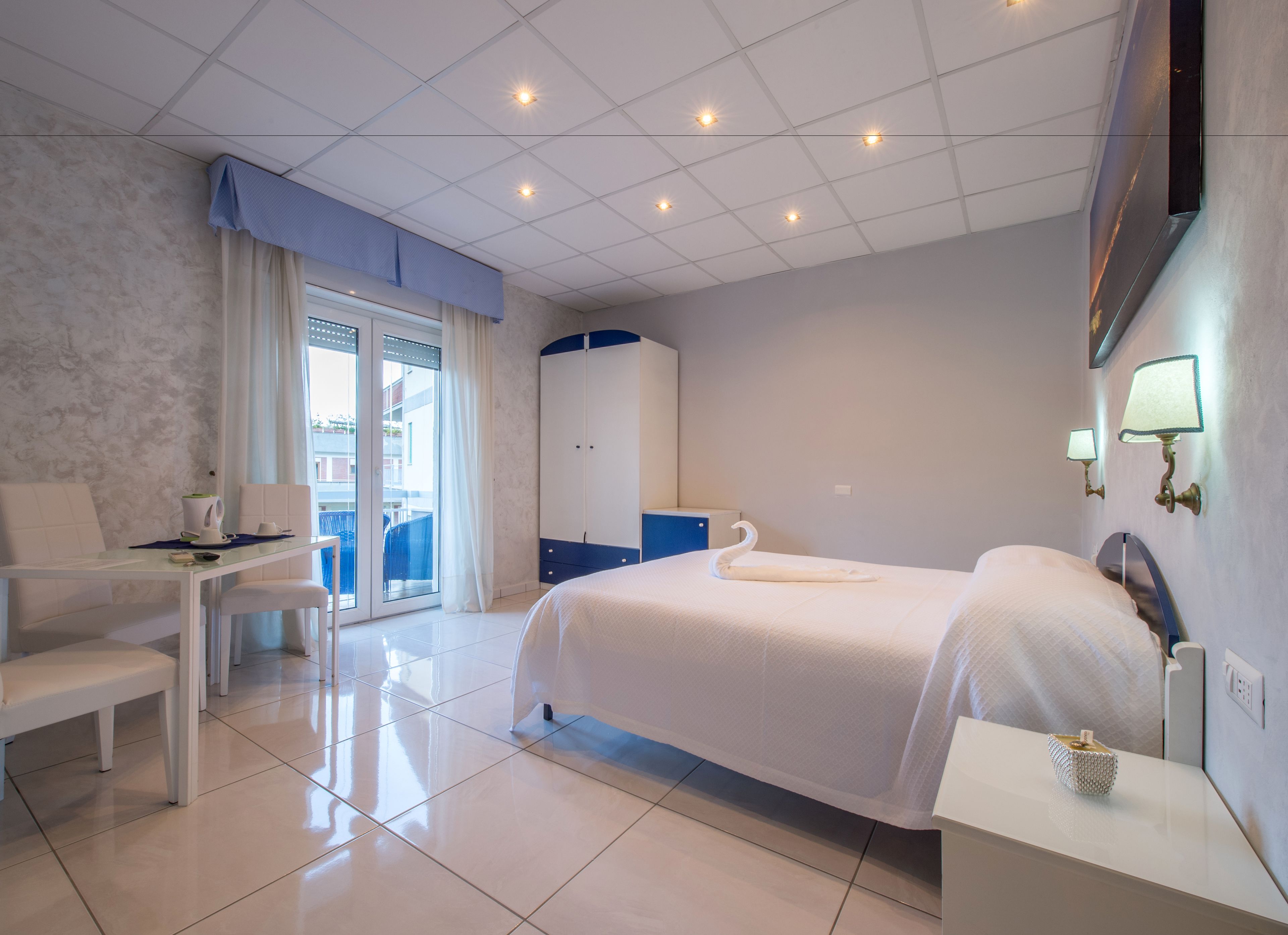 Double Room, 1 Queen Bed | Egyptian cotton sheets, down comforters, minibar, desk