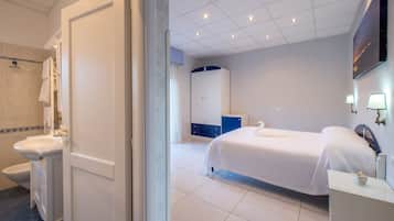 Habitación doble, 1 cama Queen size | Sábanas de algodón egipcio, edredón, minibar y escritorio