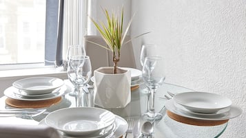 Appartement Familial | Coin séjour | Télévision à écran plat de 32 pouces avec chaßnes par cùble, télévision