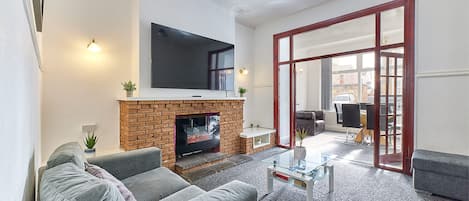 Family Apartment | Living area | 32-inch flat-screen TV with cable channels, TV, Netflix