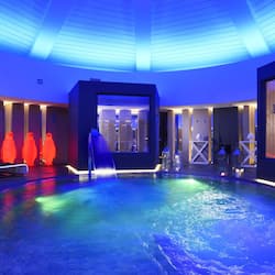 Sauna seca, banheira de hidromassagem, banho turco/hammam