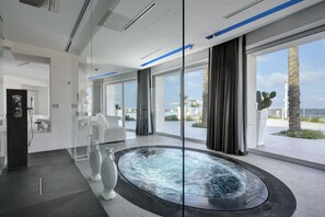 Đồ dùng nhà tắm miễn phí, máy sấy tóc, áo choàng tắm 