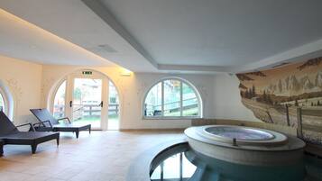 Indoor spa tub