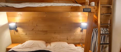 Classic-Doppelzimmer, mit Bad, Bergblick | 1 Schlafzimmer