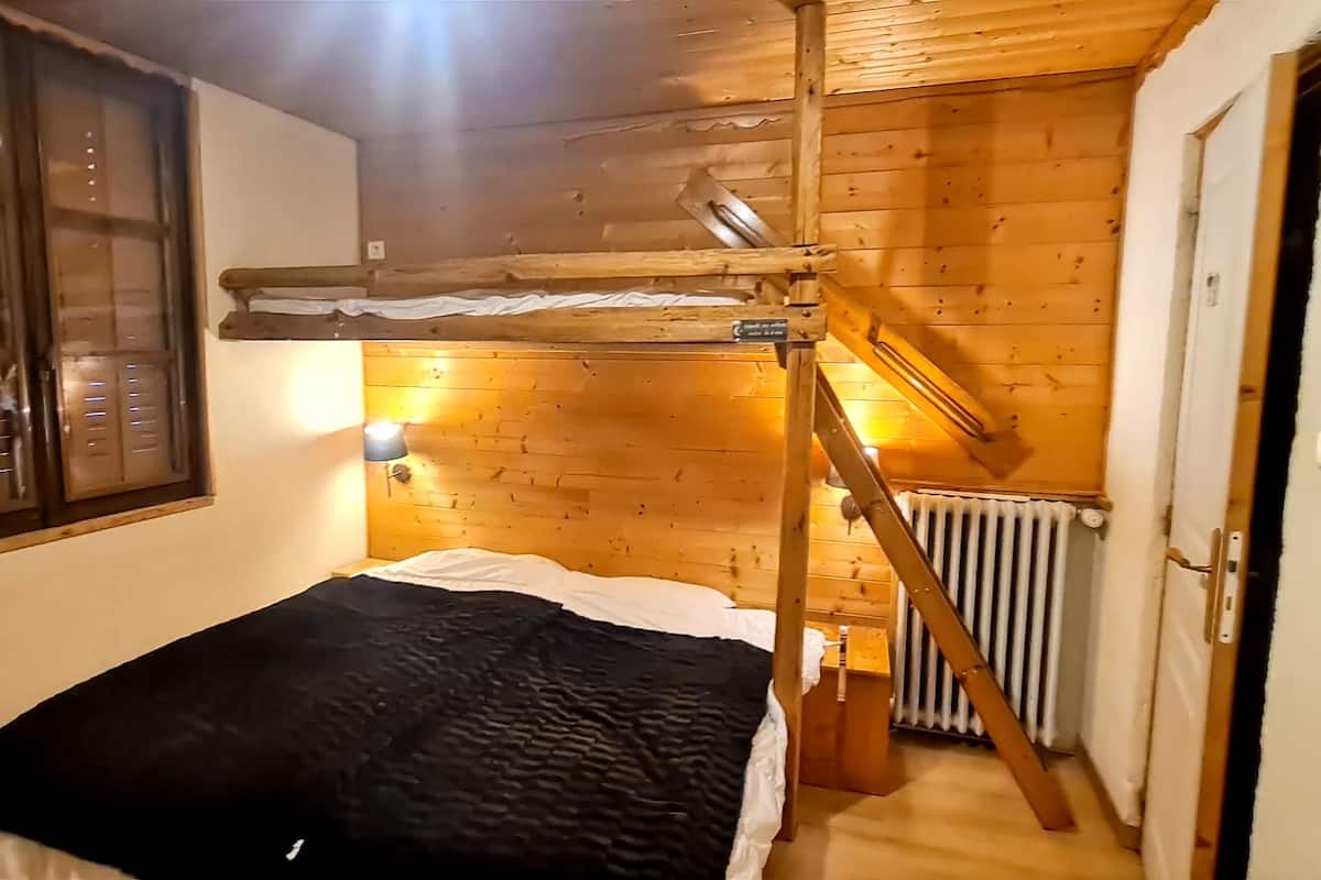 Classic Double Room, Ensuite, Mountain View | 1 bilik tidur