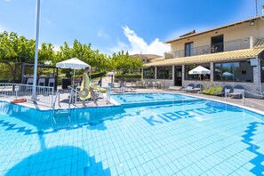 Seasonal outdoor pool - Thermios Apollon Hotel (Thermo)