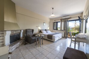 Deluxe Room | In-room safe, desk, soundproofing, free cots/infant beds - Thermios Apollon Hotel (Thermo)