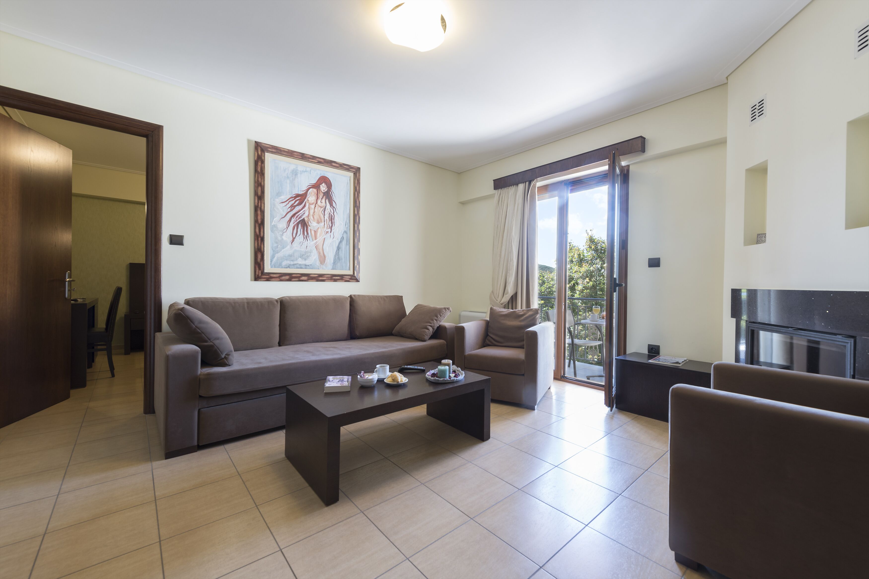 suite (erato) | 1 bedroom, in-room safe, desk, soundproofing
