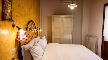 2 bedrooms, individually decorated, individually furnished, desk