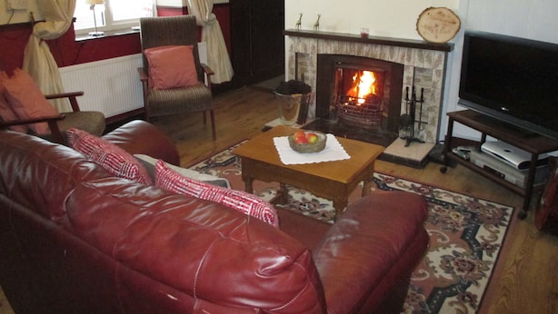 Traditional House, 2 Bedrooms, Mountain View, Lakeside | Living room - Milly & Eve's (Lettermacaward)