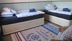 Traditional House, 2 Bedrooms, Mountain View, Lakeside - Milly & Eve's (Lettermacaward)