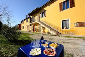 Breakfast, lunch, dinner served; local cuisine, garden views