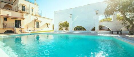 Piscine extérieure (ouverte en saison)