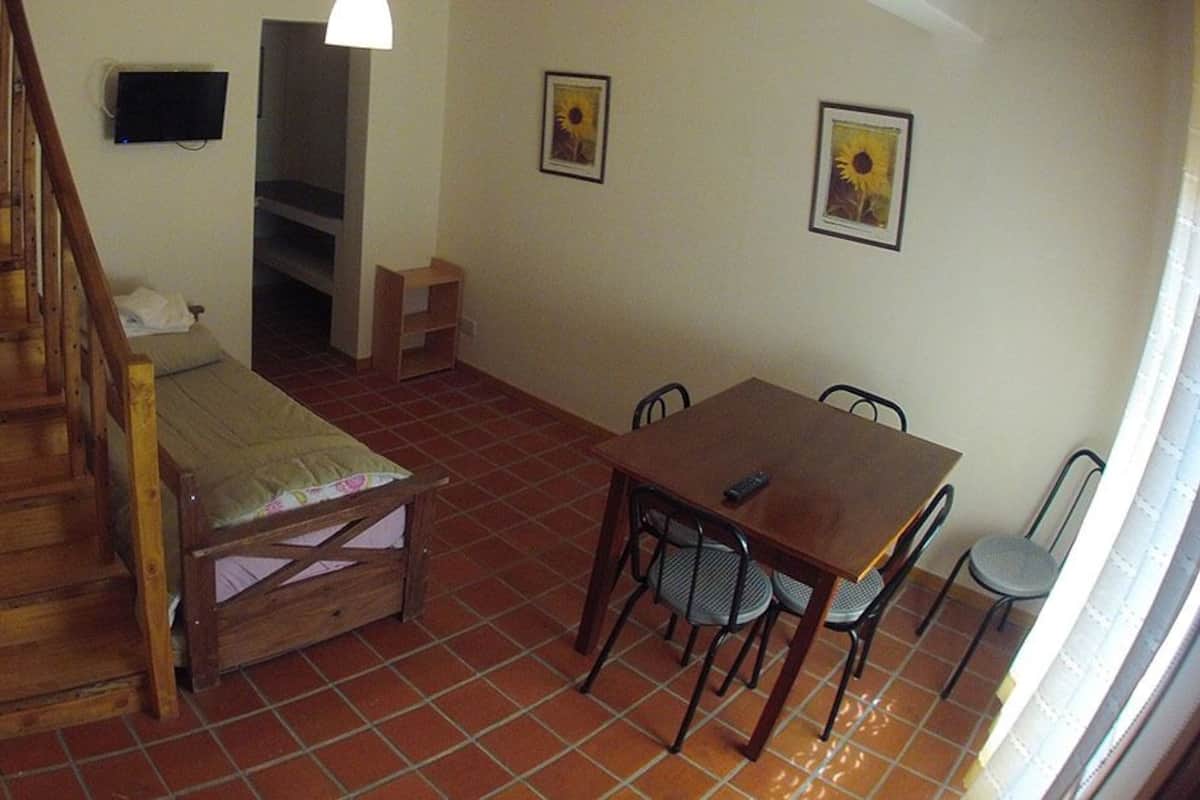 Caja de seguridad en la habitación y escritorio